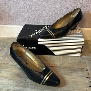 Vintage Marguise Leather Heels -navy  low heel w/ gold trim Sz 6.5- original Box